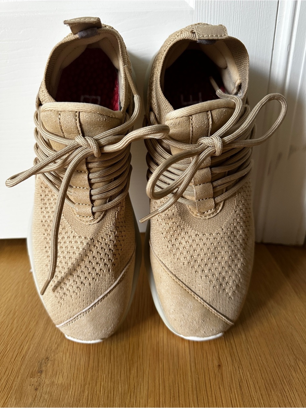 Lane Eight Women’s workout sneakers in knit stretch material
